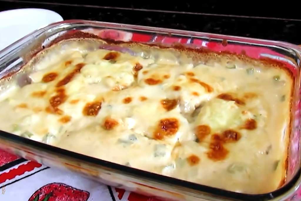 peixe assado com molho cremoso