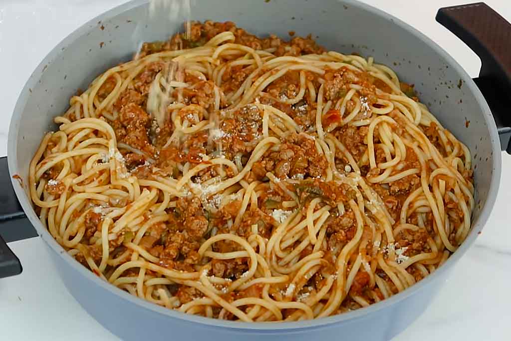Espaguete à Bolonhesa