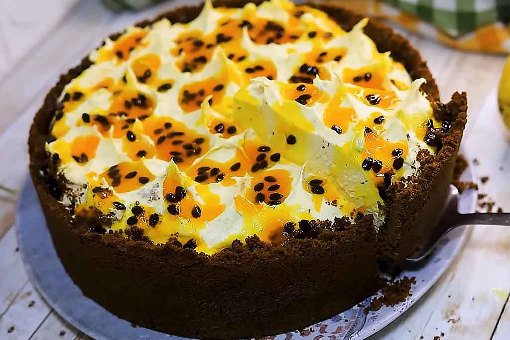 Torta de Maracujá com Base Crocante