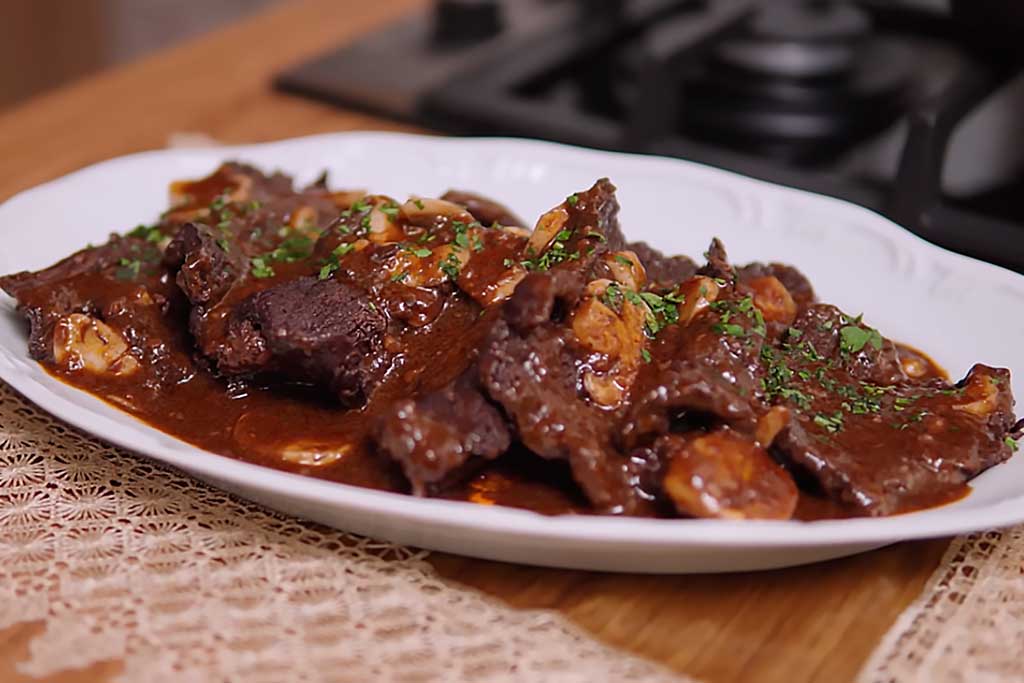 Bife na Panela de Pressão com Molho