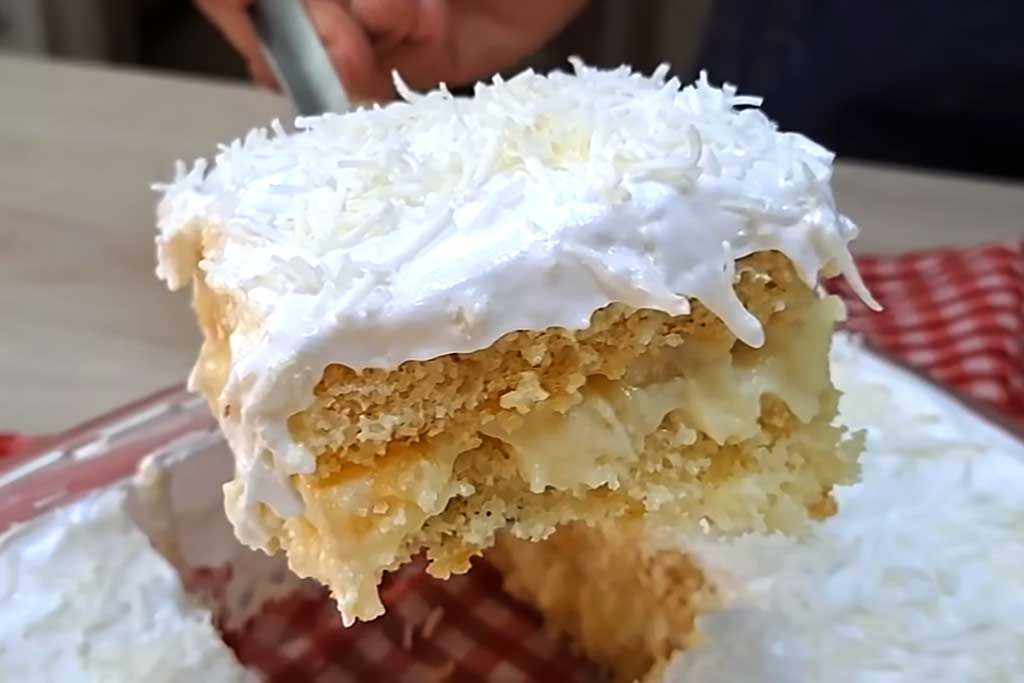 Incrível Bolo Gelado de Abacaxi