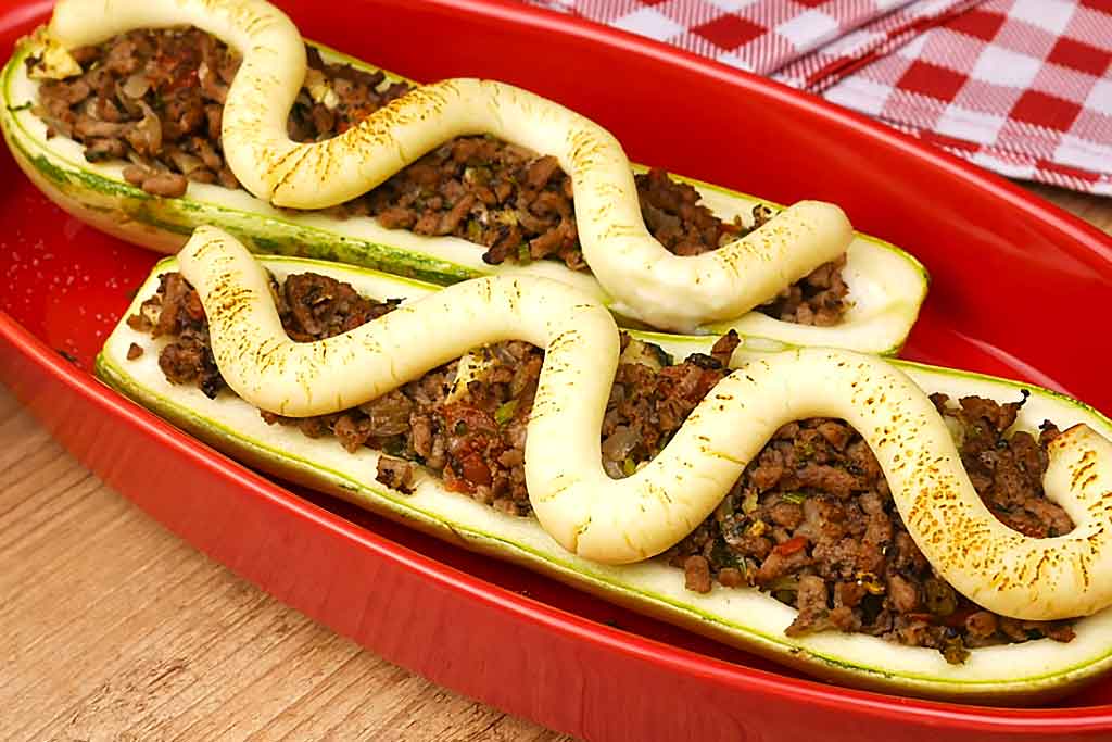 Abobrinha Recheada com Carne Moída