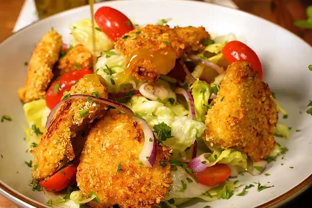 Salada com Frango Empanado
