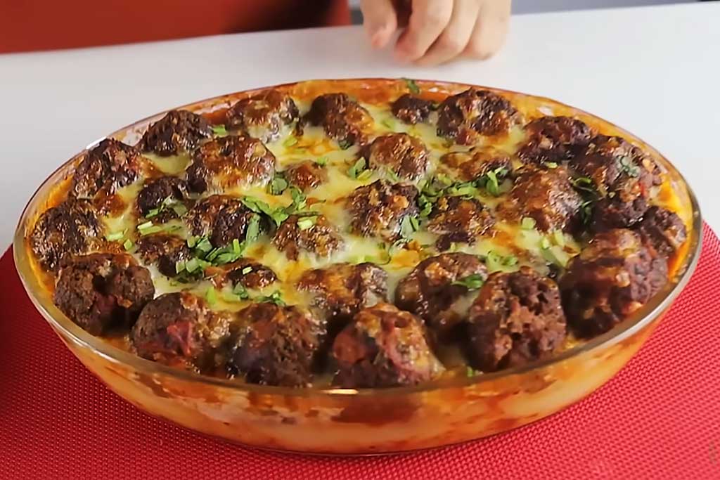 Almôndegas Surpreendentes com Purê de Batata