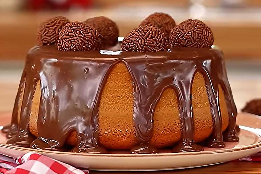 Bolo de Cenoura com Cobertura de Brigadeiro
