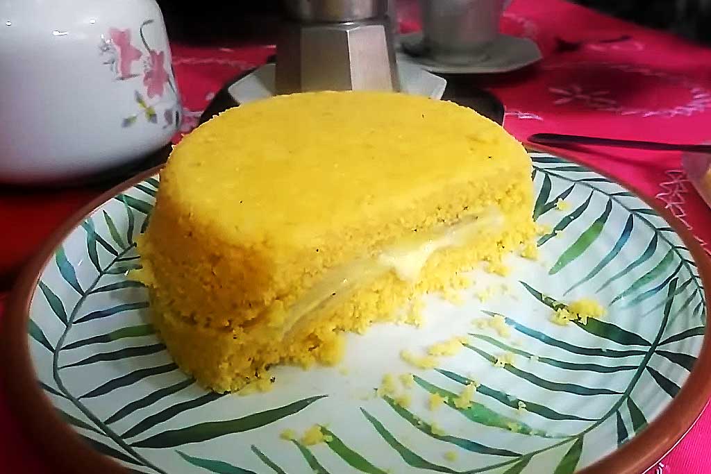 Cuscuz Recheado com Queijo e Banana