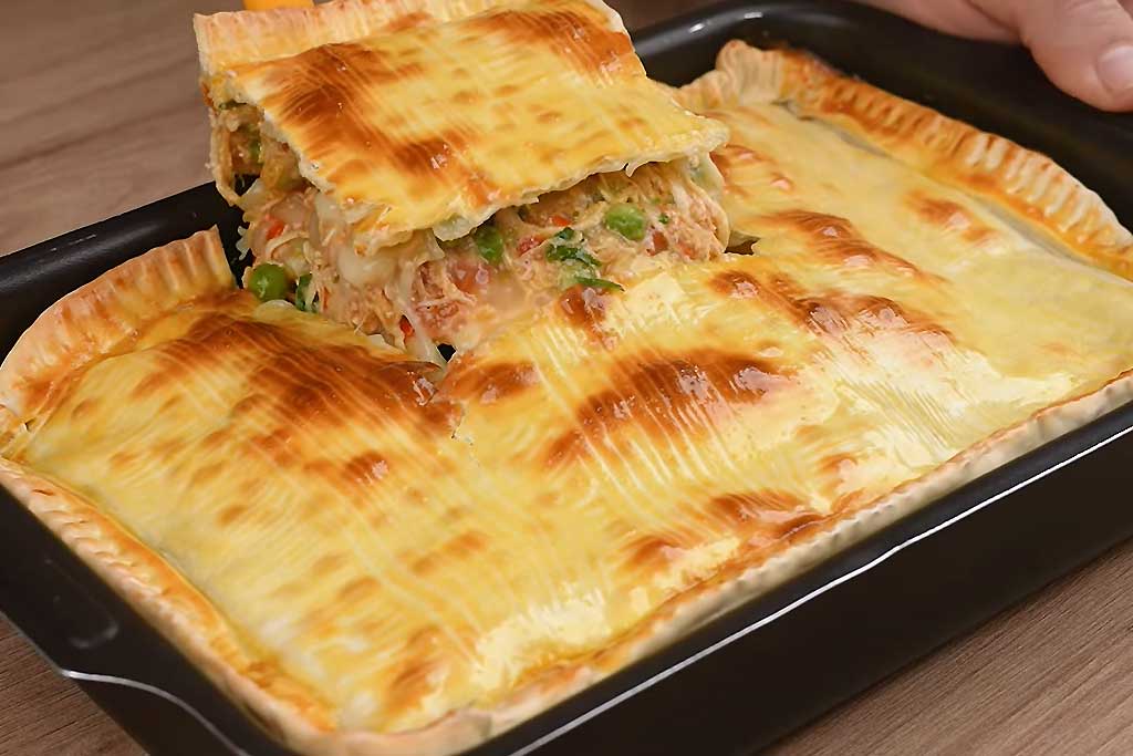 Torta de Frango com Massa de Pastel