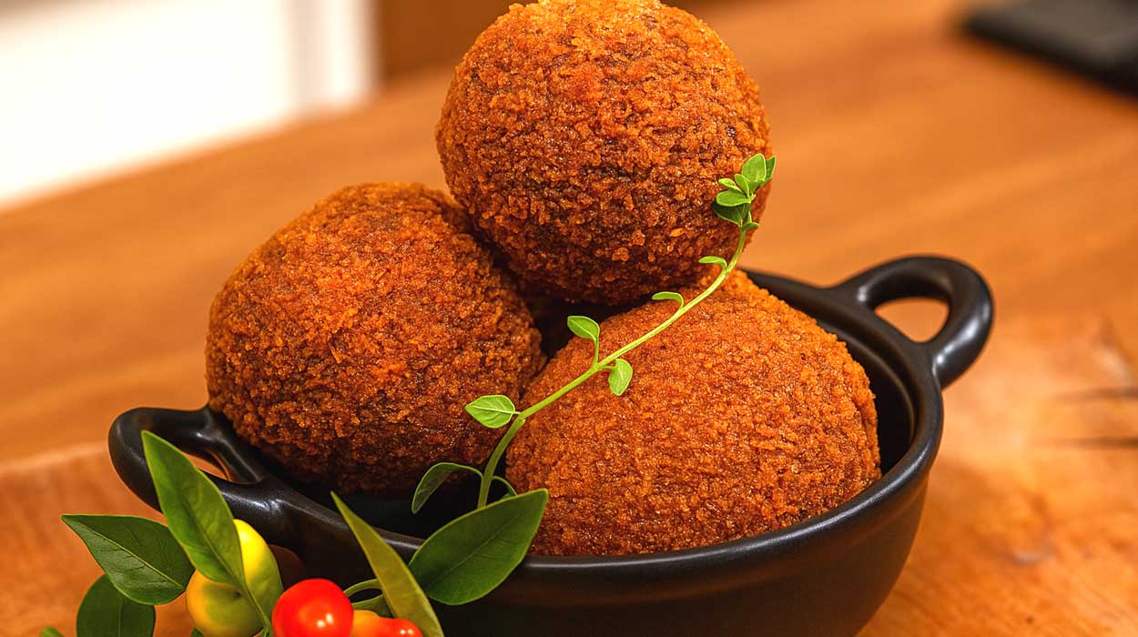 Bolinho Crocante de Costela com Queijo