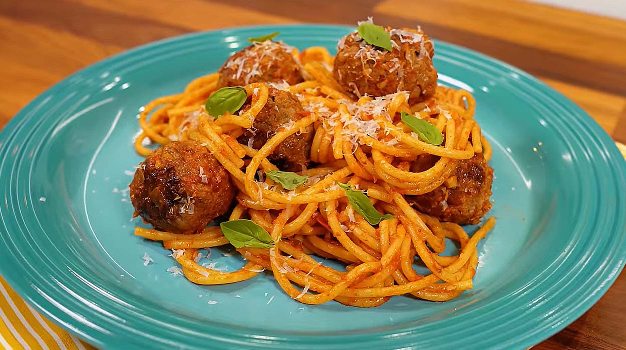 Almôndegas Caseiras com Molho de Tomate