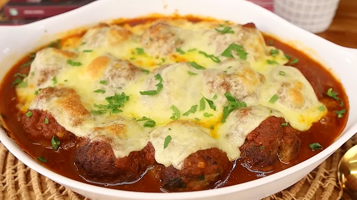 Almôndegas ao Molho de Tomate com Queijo