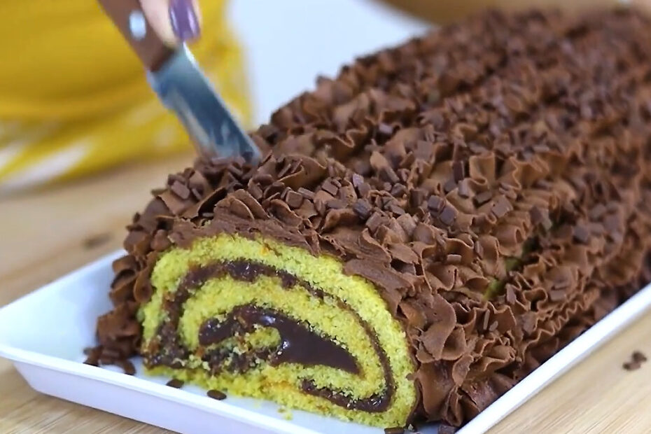 Rocambole de Bolo de Cenoura com Brigadeiro