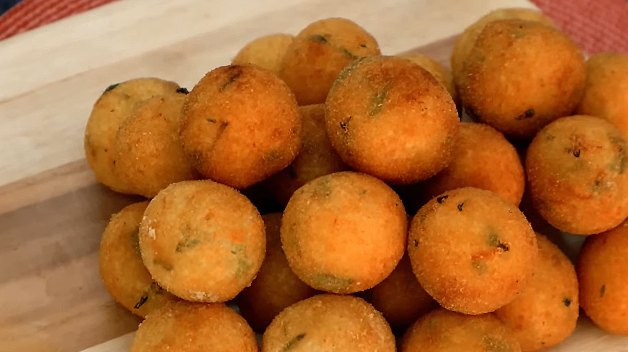 Bolinho de Mandioca com Queijo Fácil